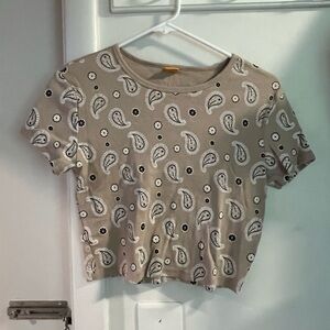 Vibrant Beige Paisley Short Sleeve Tee